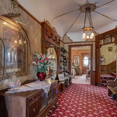 Schuster Mansion Bed & Breakfast-2